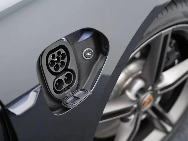 PORSCHE Taycan 4S
