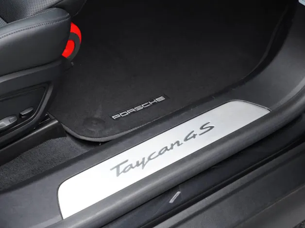 PORSCHE Taycan 4S