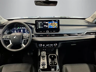 MITSUBISHI OUTLANDER 8