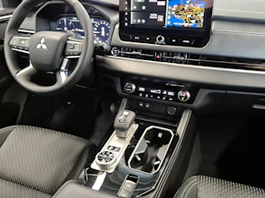 image du véhicule MITSUBISHI Outlander 2.4 PHEV Inform 4x4