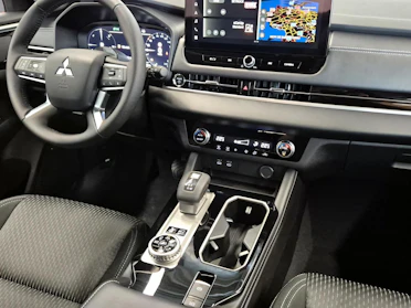 MITSUBISHI OUTLANDER 14