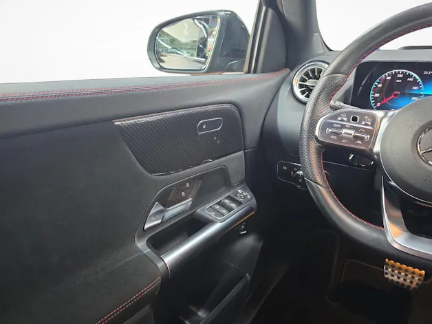MERCEDES-BENZ GLA 200 4MATIC AMG Line