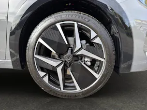 PEUGEOT 208 1.2 Hybrid 145 GT Exclusive