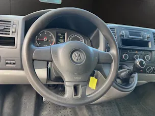 VW T5 Kombi 3000 2.0 TDI 140 BMT 4m