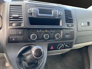 VW T5 Kombi 3000 2.0 TDI 140 BMT 4m