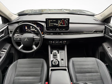 MITSUBISHI OUTLANDER 9