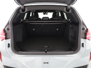 https://vehicle.imgix.net/4481317/e79801b0-337e-4096-96b6-f4f1a187972f.jpg
