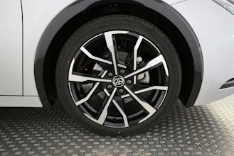 https://vehicle.imgix.net/4481321/6d4e6ccd-b9ae-4bb2-a856-f66425f62113.jpg