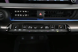 https://vehicle.imgix.net/4481321/9839d04d-4dcc-4928-bf52-8618fcc27c6c.jpg