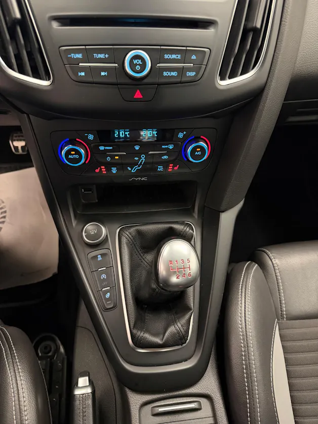 FORD Focus 2.0i EcoB SCTi ST-1