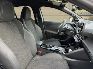 PEUGEOT 208 1.2 Hybrid 145 GT Exclusive
