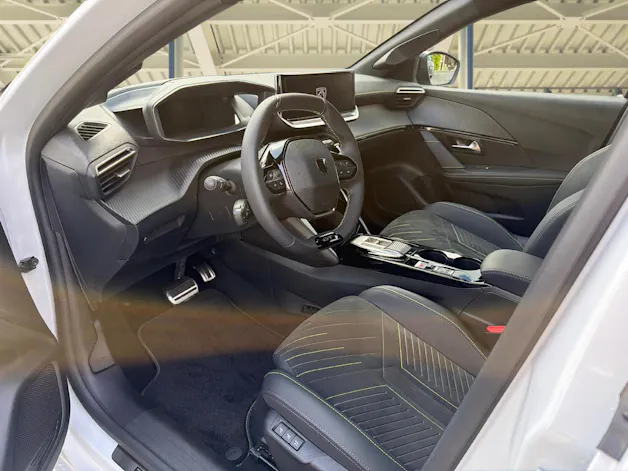 PEUGEOT 208 1.2 Hybrid 145 GT Exclusive