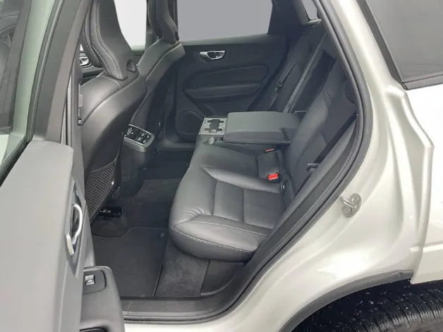 VOLVO XC60 2.0 B5 MH Ultimate Dark AWD