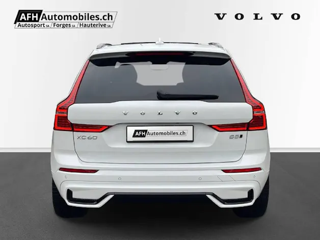 VOLVO XC60 2.0 B5 MH Ultimate Dark AWD