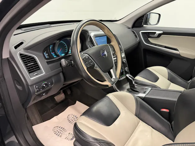VOLVO XC60 2.4 D5 Summum AWD