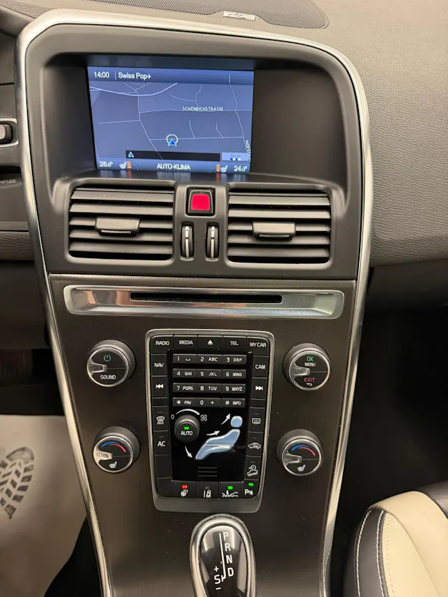 VOLVO XC60 2.4 D5 Summum AWD