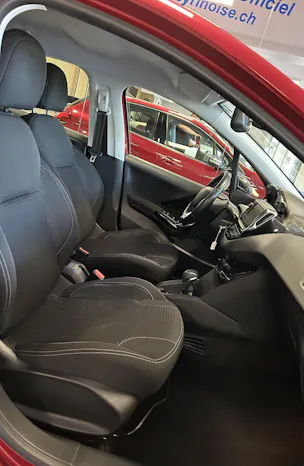 PEUGEOT 208 1.2 PureTech Allure S/S AUTOMATIQUE
