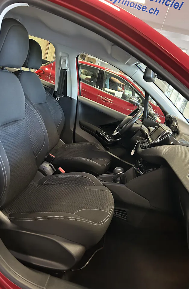 PEUGEOT 208 1.2 PureTech Allure S/S AUTOMATIQUE