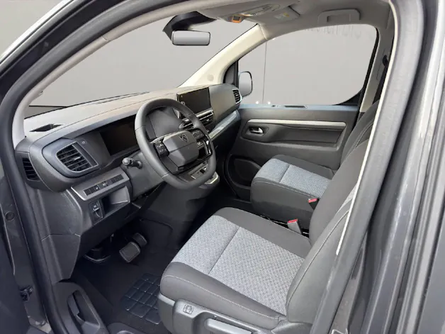PEUGEOT Traveller Standard 2.2 BlueHDi Family Edition
