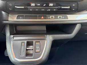 PEUGEOT Traveller Standard 2.2 BlueHDi Family Edition