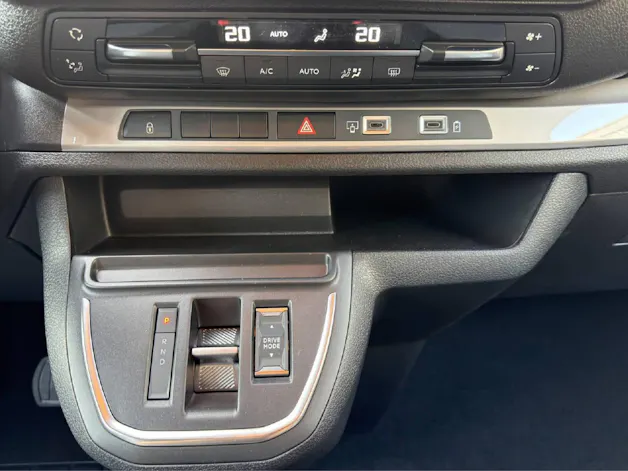 PEUGEOT Traveller Standard 2.2 BlueHDi Family Edition