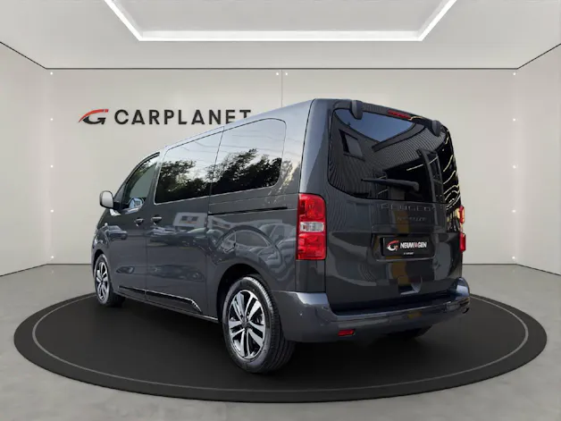PEUGEOT Traveller Standard 2.2 BlueHDi Family Edition