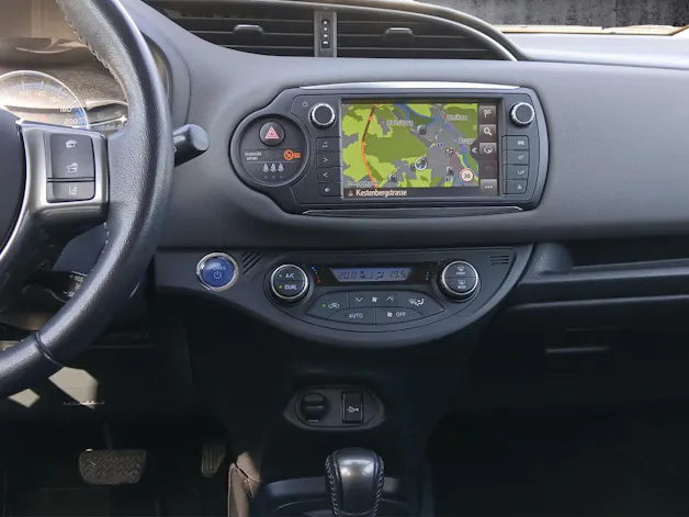 Toyota Yaris 1.5 VVT-i HSD Trend