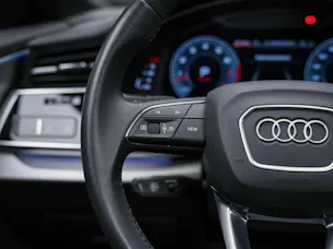 AUDI Q8 55 TFSI quattro tiptronic *22" Felgen*Panorama*B&O*Sitzbelüftung*Head-Up*
