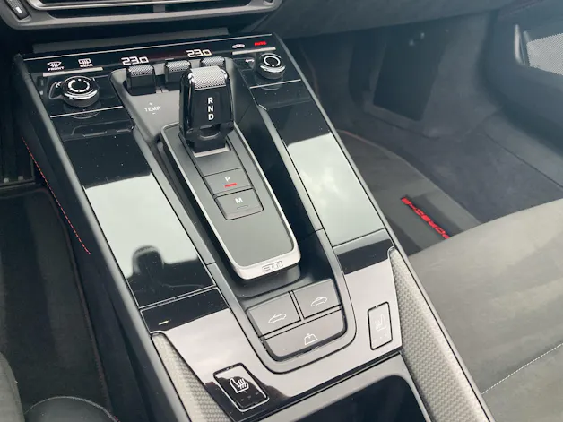 PORSCHE 911 Carrera 4 GTS Cabriolet
