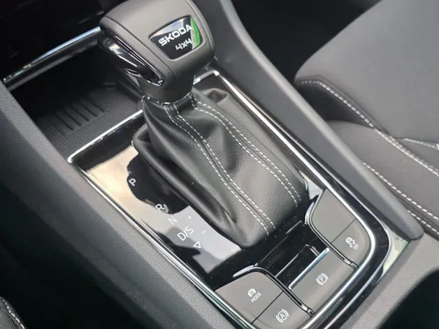 SKODA Karoq 2.0 TDI CR Sport Line 4x4 DSG