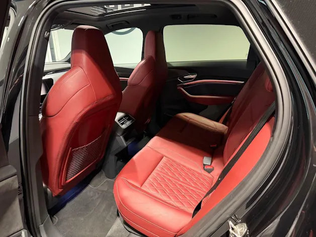 AUDI e-tron S quattro