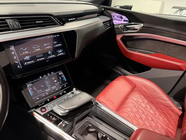 AUDI e-tron S quattro