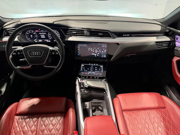 AUDI e-tron S quattro