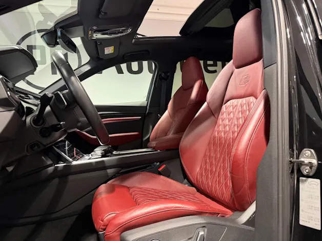 AUDI e-tron S quattro