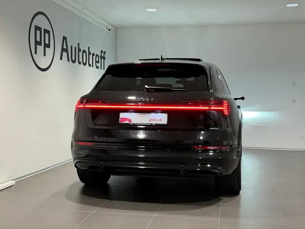 AUDI e-tron S quattro