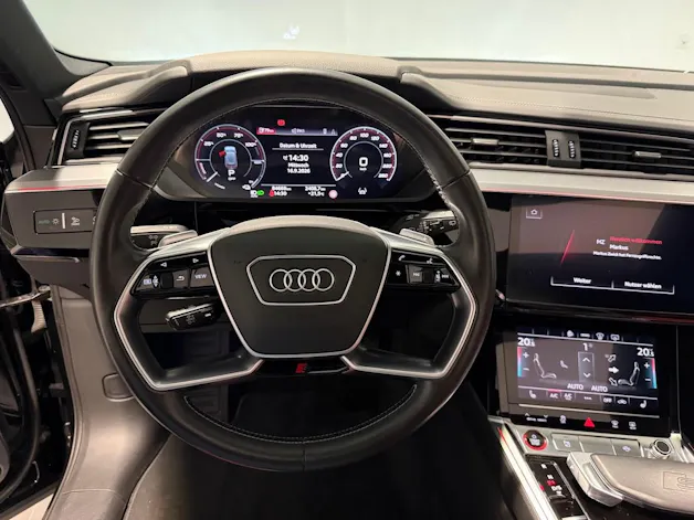 AUDI e-tron S quattro