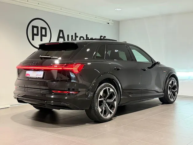 AUDI e-tron S quattro