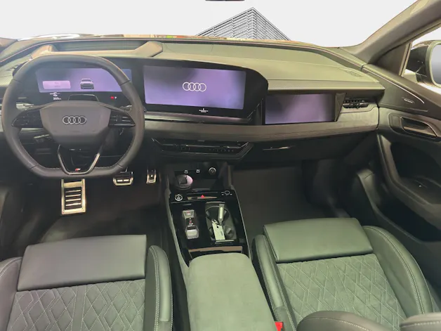 AUDI Q6 e-tron quattro
