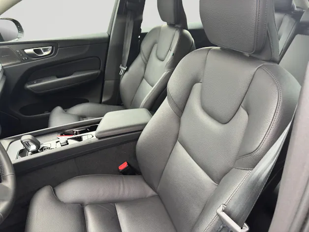 VOLVO XC60 B4 Diesel Mild Hybrid AWD Plus Dark Geartronic