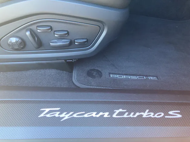 PORSCHE Taycan Turbo S Cross Turismo