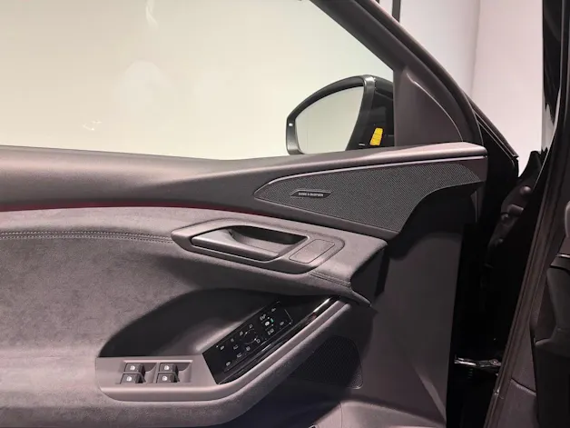 AUDI Q6 e-tron quattro