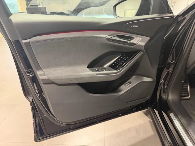 AUDI Q6 e-tron quattro