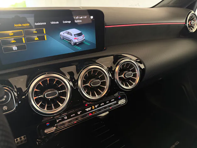 MERCEDES-BENZ A 180 AMG Line 7G-DCT