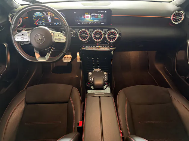 MERCEDES-BENZ A 180 AMG Line 7G-DCT