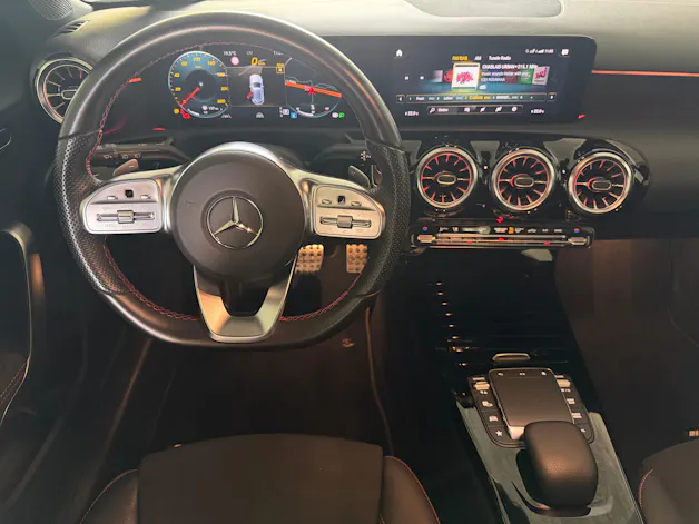 MERCEDES-BENZ A 180 AMG Line 7G-DCT