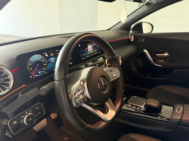 MERCEDES-BENZ A 180 AMG Line 7G-DCT