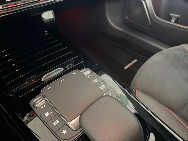 MERCEDES-BENZ A 180 AMG Line 7G-DCT