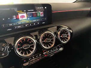 MERCEDES-BENZ A 180 AMG Line 7G-DCT