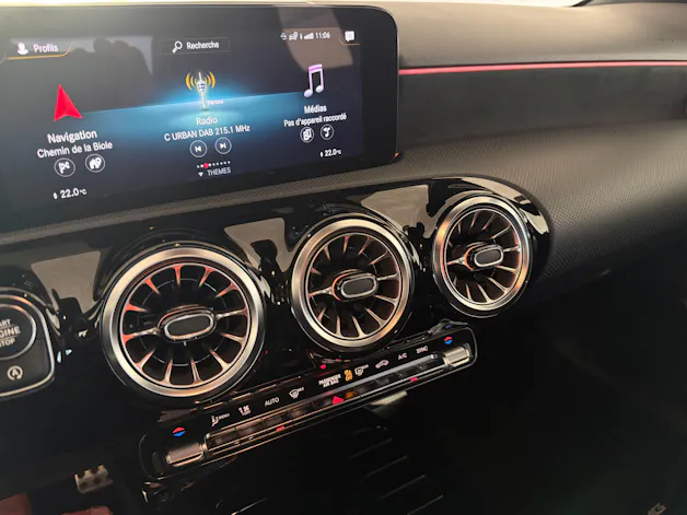 MERCEDES-BENZ A 180 AMG Line 7G-DCT