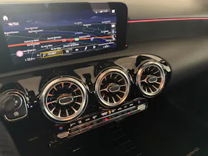 MERCEDES-BENZ A 180 AMG Line 7G-DCT